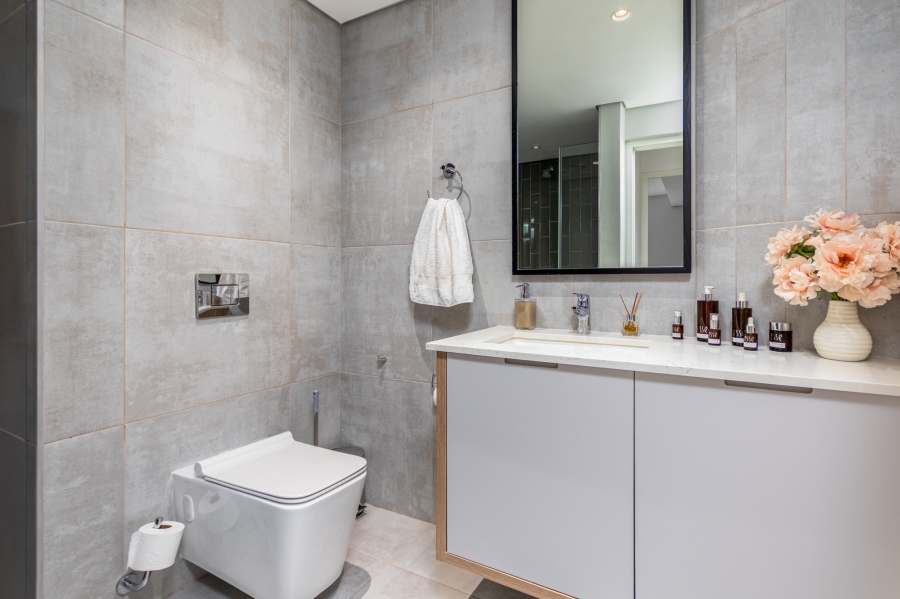 1 Bedroom Property for Sale in Sea Point Western Cape